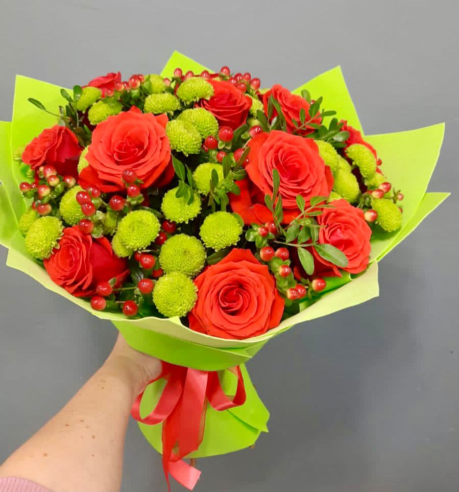 Букет цветов из: Хризантемы и Розы в Сухой Буйволе