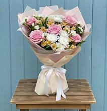 Букет цветов из:  Гвоздики, Орхидеи и Розы #REPLACE_PRED# Сухой Буйволе