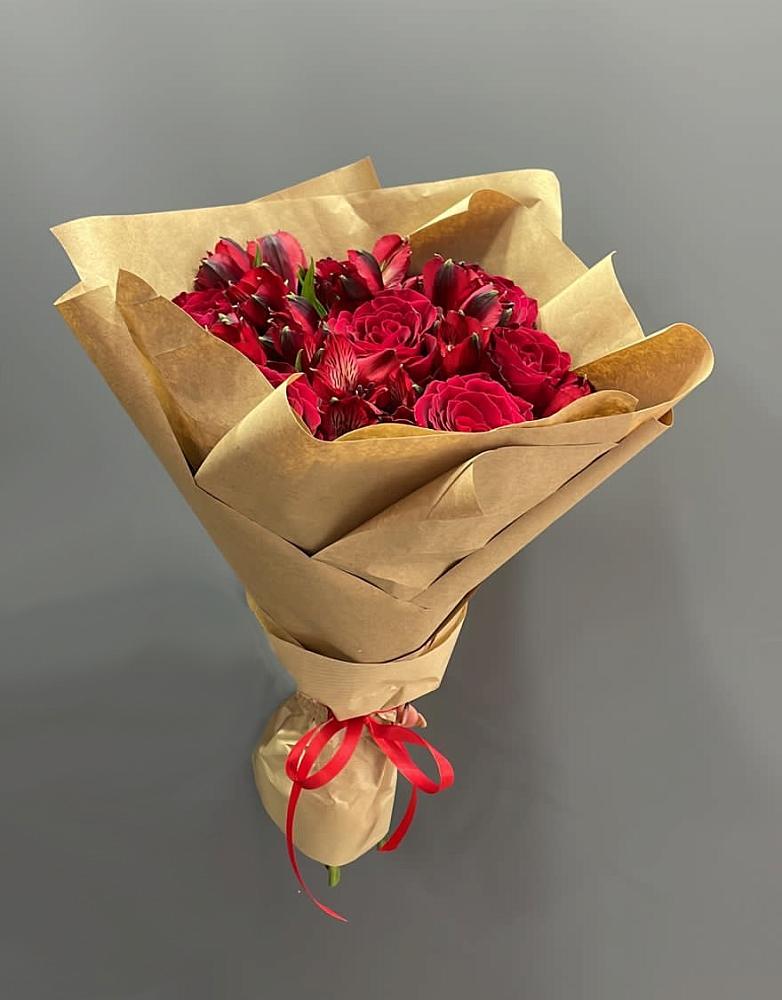 Букет цветов из: Альстромерии и Розы в Сухой Буйволе