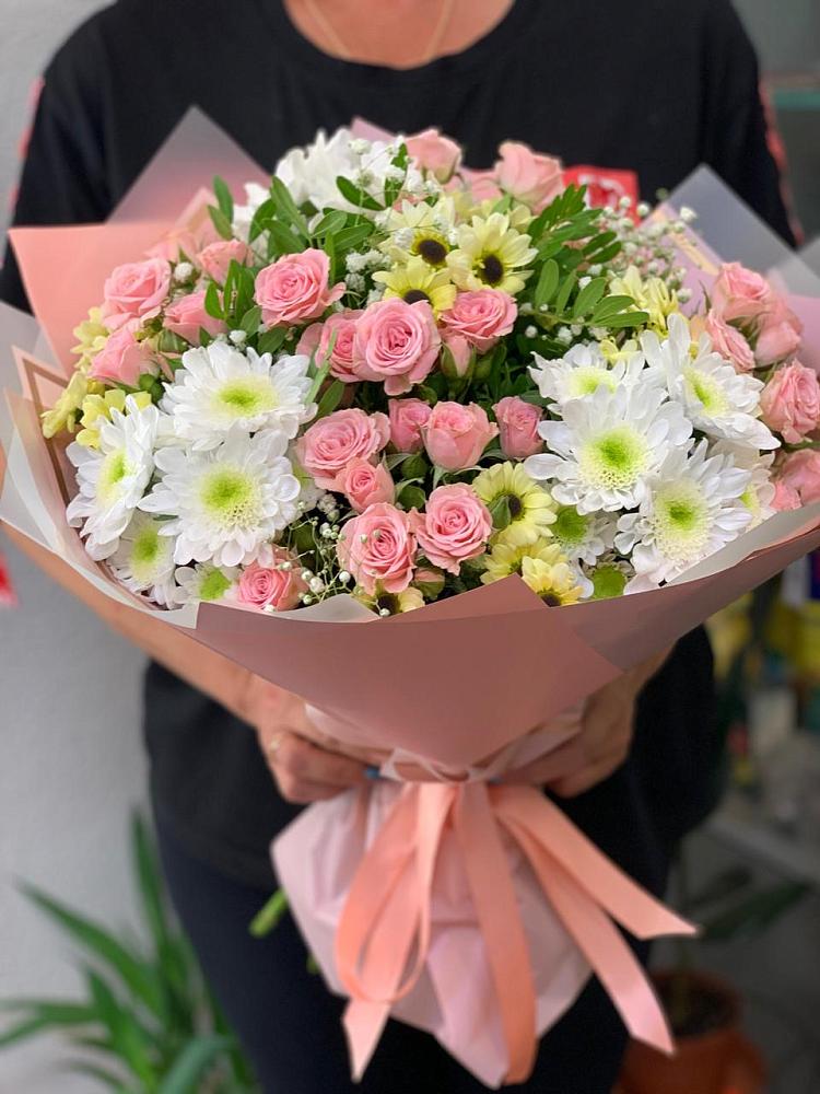 Букет цветов из: Розы и Хризантемы в Сухой Буйволе