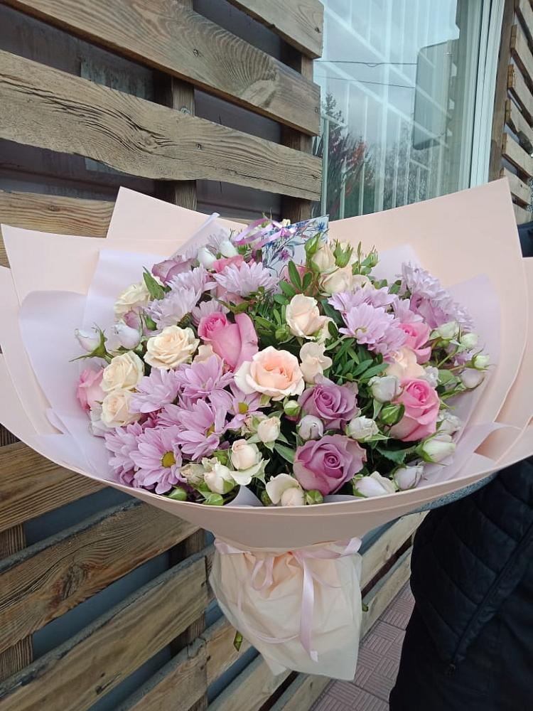 Букет цветов из: Розы и Хризантемы в Сухой Буйволе