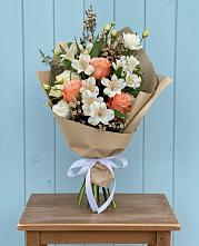 Букет цветов из:  Альстромерии, Лизиантусы, Розы и Хризантемы в Сухой Буйволе