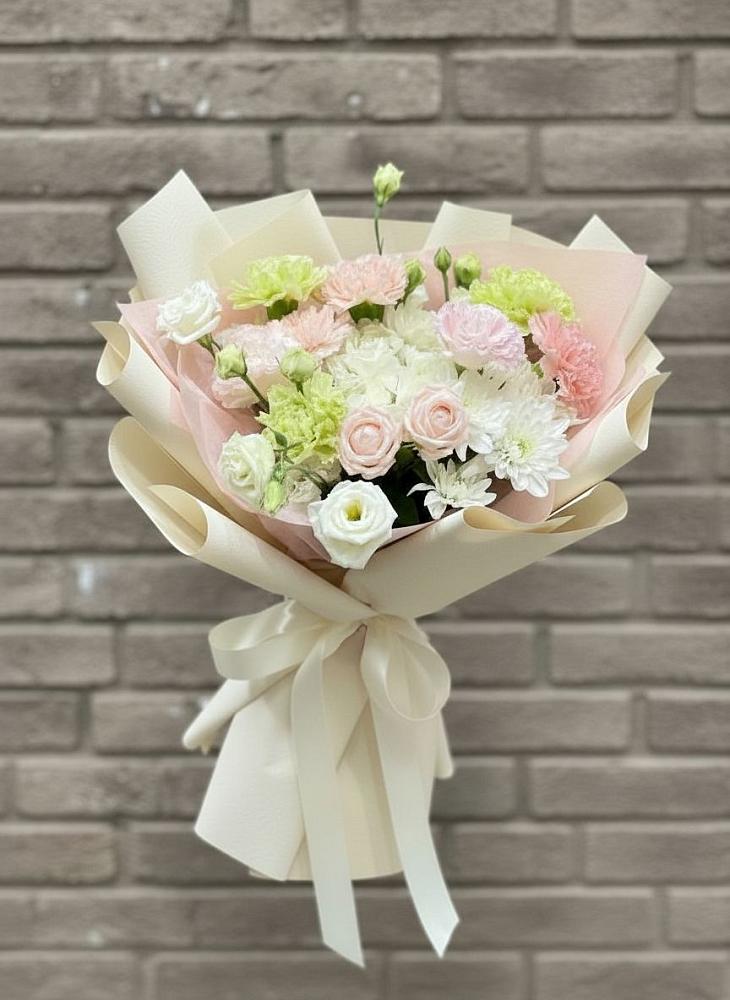 Букет цветов из: Гвоздики, Розы, Лизиантусы и Хризантемы в Сухой Буйволе