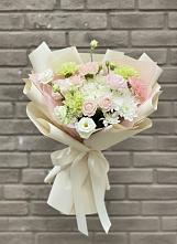 Букет цветов из:  Гвоздики, Розы, Лизиантусы и Хризантемы в Сухой Буйволе