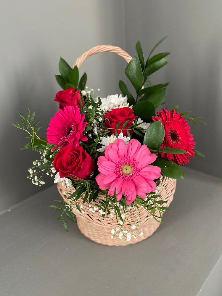 Цветочная композиция из Розы, Хризантемы и Герберы в корзине в Сухой Буйволе