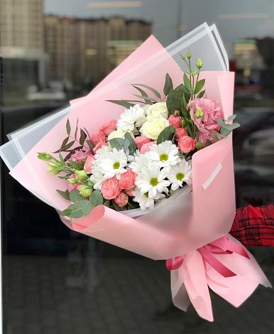 Букет цветов из: Розы, Лизиантусы и Хризантемы в Сухой Буйволе