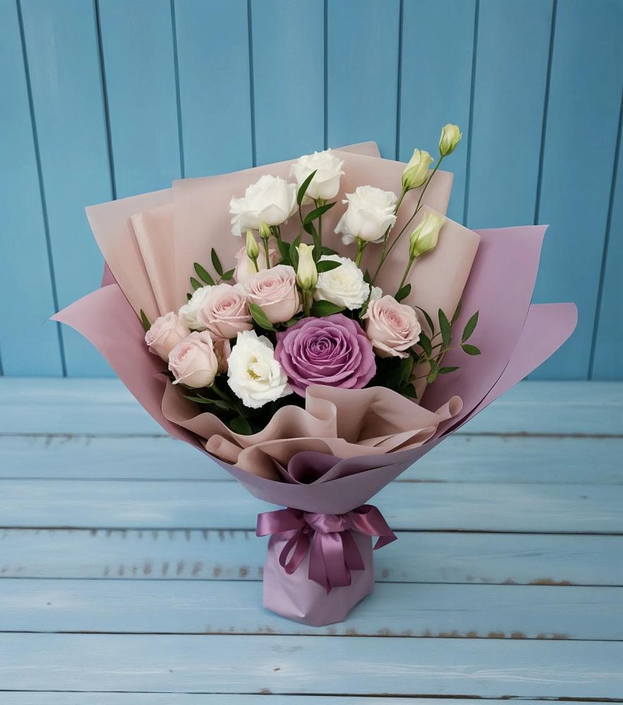 Букет цветов из: Розы и Лизиантусы в Сухой Буйволе